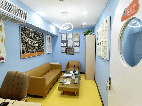 2岁半自闭症的孩子有哪些症状？