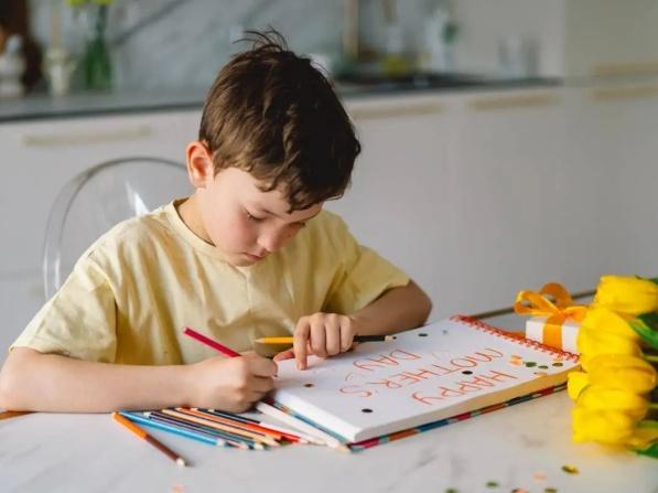 从涂鸦到作业，专注力进阶培养术